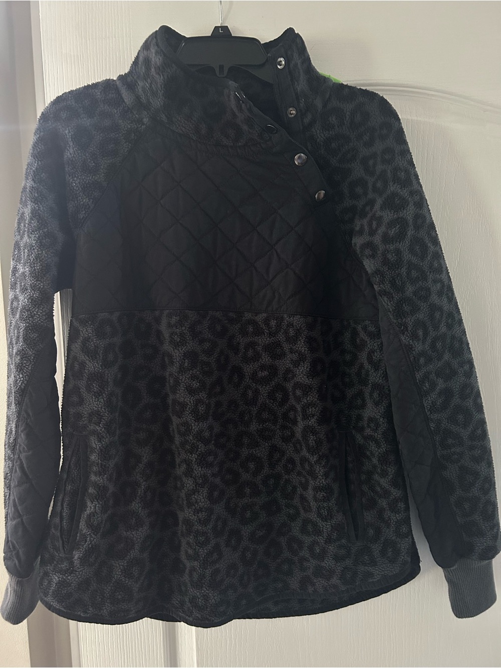Abercrombie & Fitch Black Quilted & Leopard Fleece Pullover